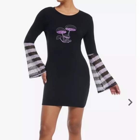 PURPLE MUSHROOM KNIT BELL SLEEVE DRESS SIZE LARGE NWT - Picture 2 of 11